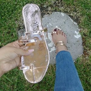 ☀️New☀️Rose Gold Single Toe Sandals. All sizes.